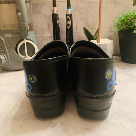 Dansko van Gogh inspired shoes - Picture 5 of 6